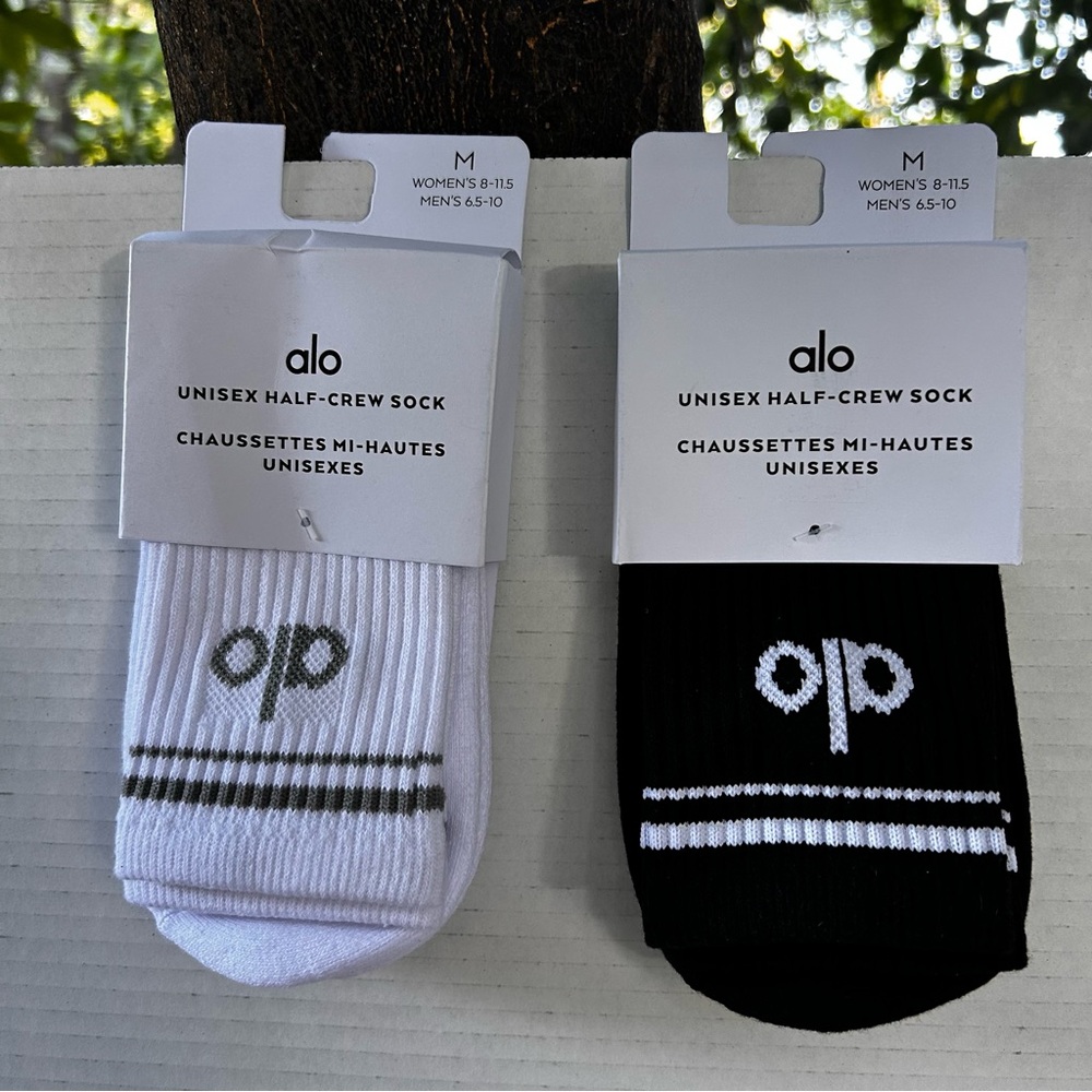 ALO Yoga Unisex Half-Crew Socks - Black & White Duo